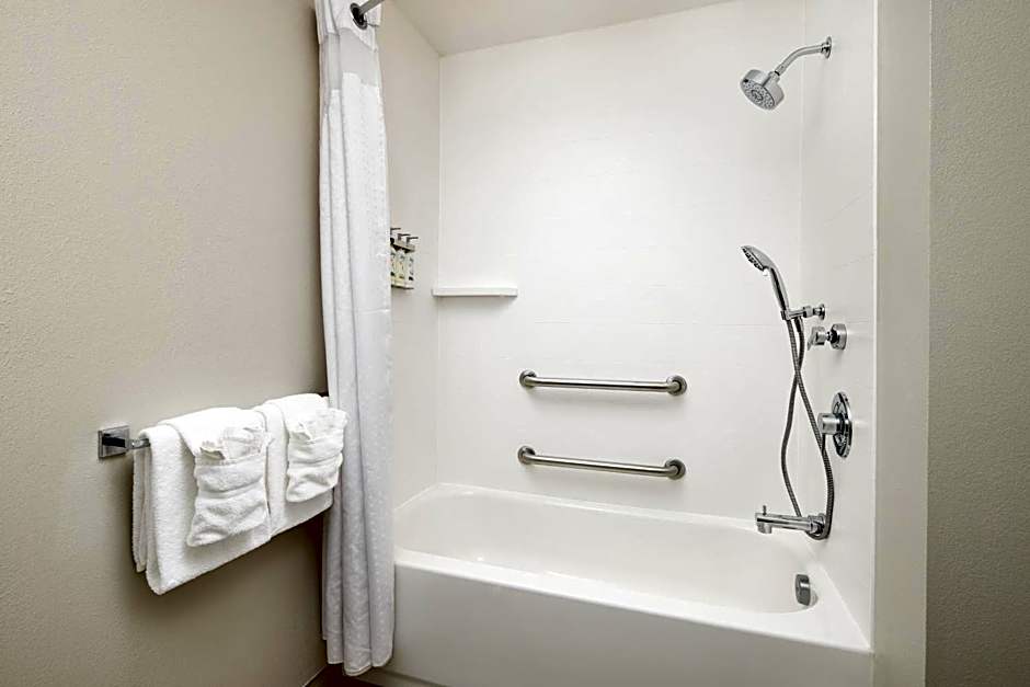 Holiday Inn Express & Suites Bridgeport By IHG
