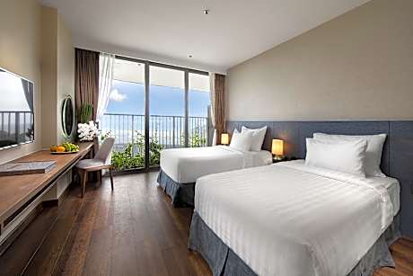 Deluxe Ocean View Twin Room