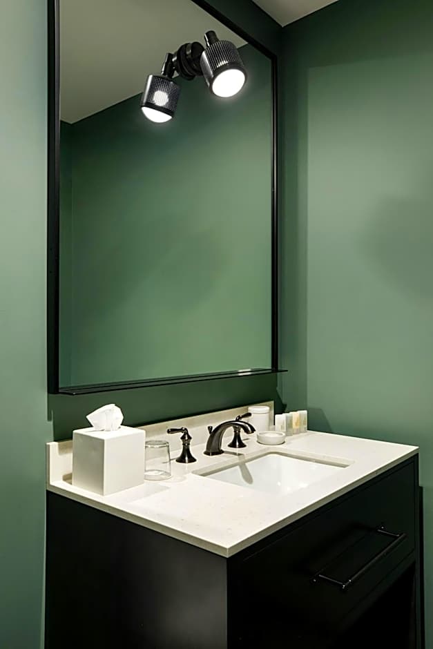 Cyrus Hotel, Topeka, A Tribute Portfolio Hotel