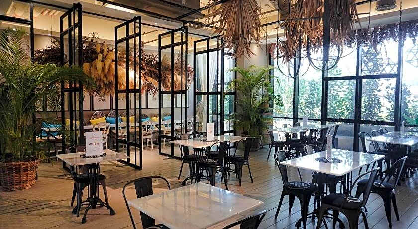 M ROOF HOTEL & RESIDENCES