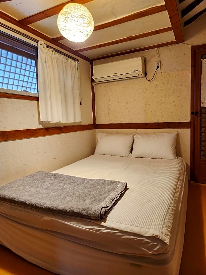 Hanulgiwa Hanok Stay