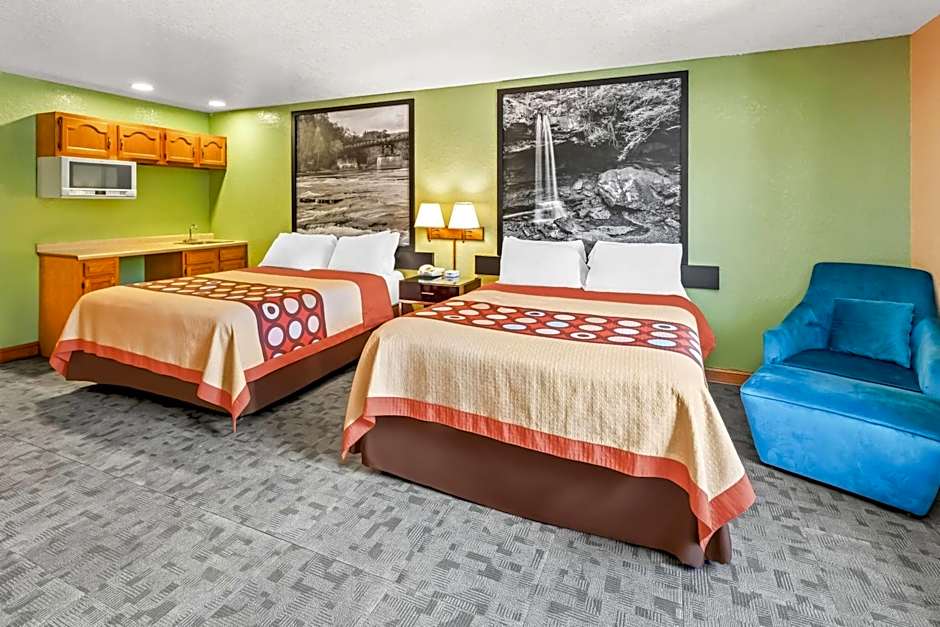 Super 8 by Wyndham Uniontown PA