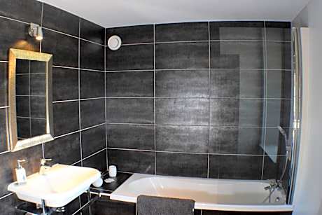 Deluxe Double Room with Shower