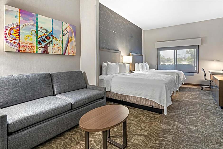 Best Western Valencia/Six Flags Inn & Suites