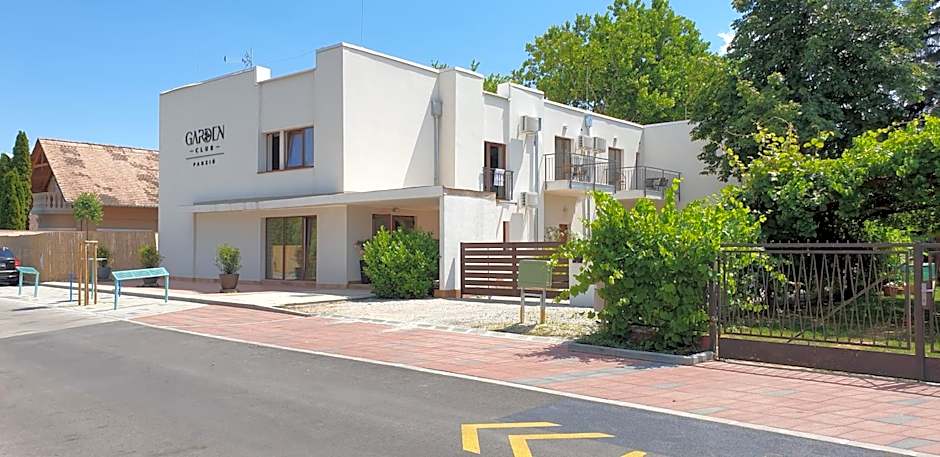 Garden Club Panzió