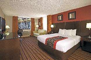 King Room with Transfer Shower - Mobility Access