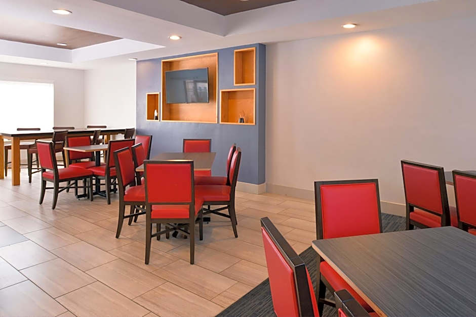 Holiday Inn Express and Suites Austin NW Lakeline By IHG