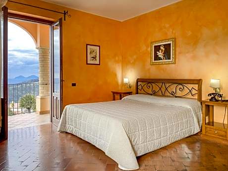 Standard Triple Room with Sea View