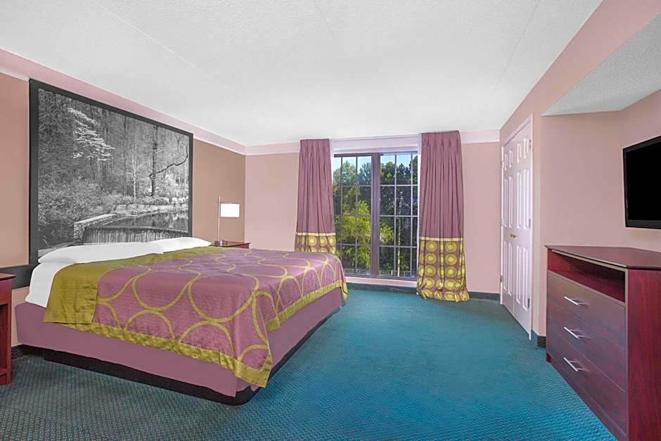 Super 8 by Wyndham Austell/Six Flags