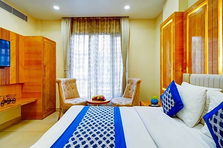 Hotel Gold Palace - 03 Mins Walk From New Delhi Railway Station