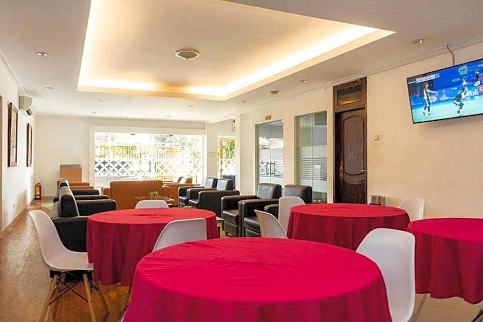 RedDoorz Plus Syariah near Java Supermall Semarang 2