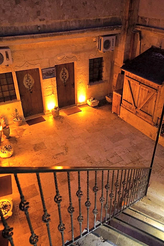 Center Cave House