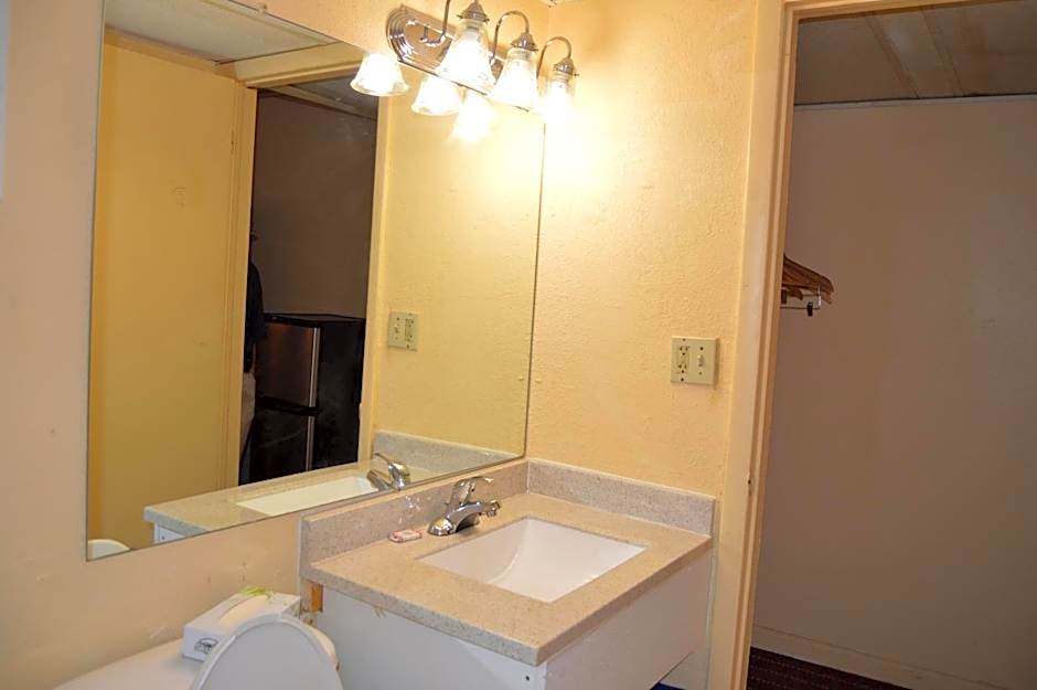 Travelers Inn
