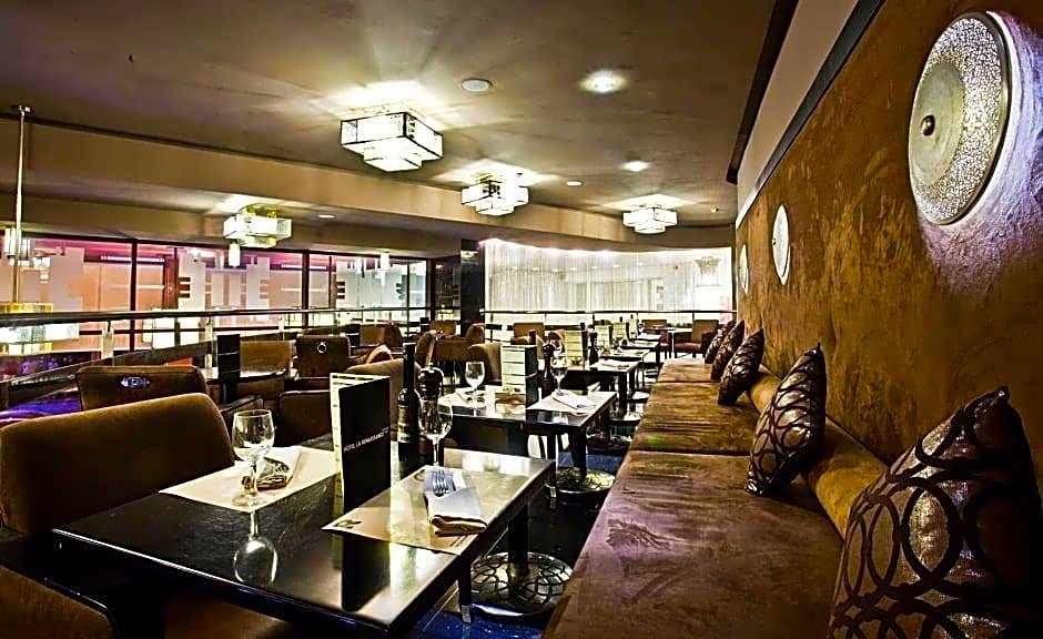 La Renaissance Hotel