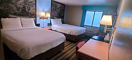 Queen Room with Two Queen Beds - Smoking