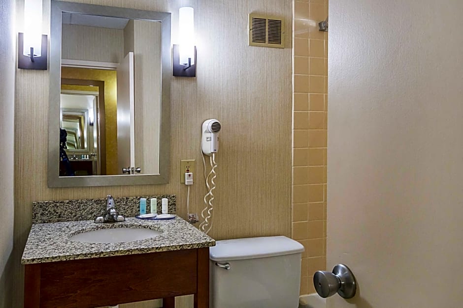 Clarion Inn Fairmont