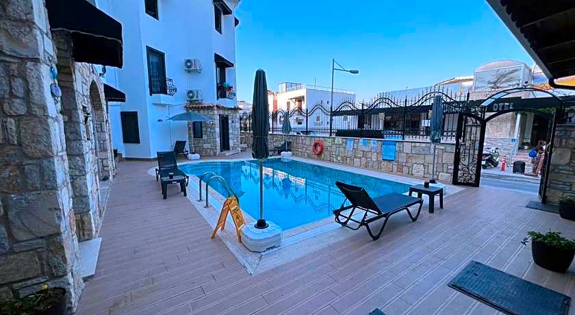 WB WEEKEND HOTEL AND SUITES