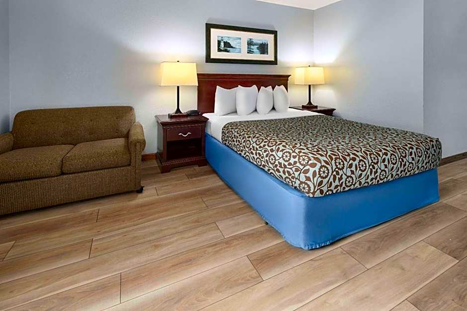 Days Inn by Wyndham Iron Mountain
