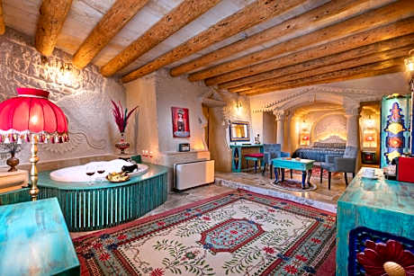 Deluxe Cave Suite