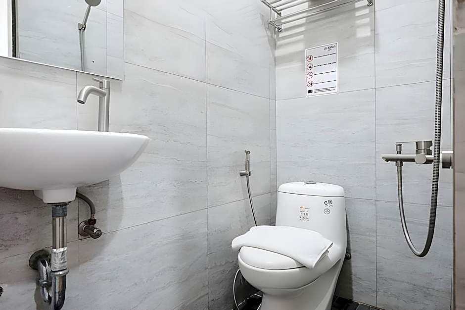 RedDoorz Plus @ Jalan Juanda Medan