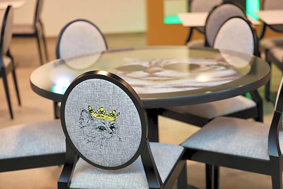 "The Freddie Mercury" Hotel