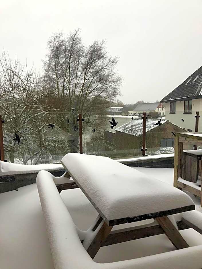 Logement Meijnerswijk, Free Parking, Electric Parking, Kitchen,Living room, Free Coffee machine Geen jongeren onder 25 jr