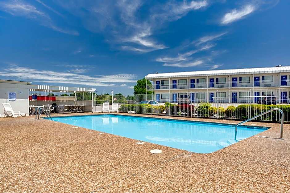 Motel 6 Fayetteville, AR