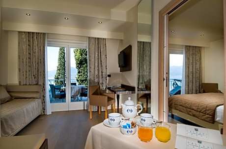 Junior Suite with Lake View
