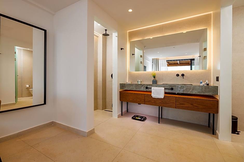 Deos Luxury Suites - Adults Only