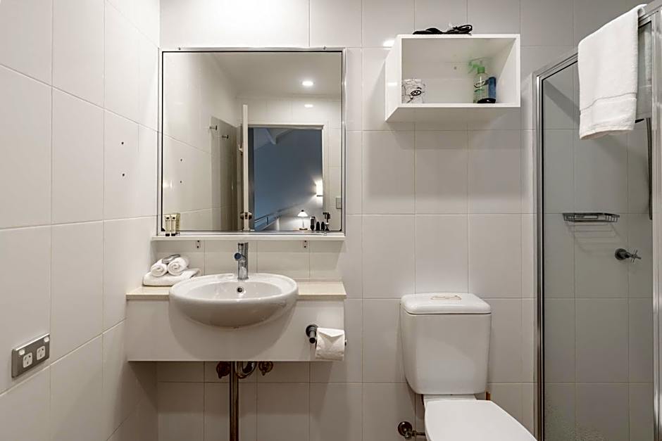 Outrigger Bay Apartments