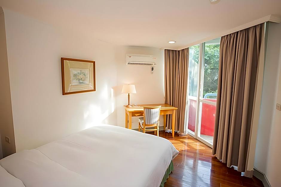 Pacific Hot Spring Hotel Green Bay