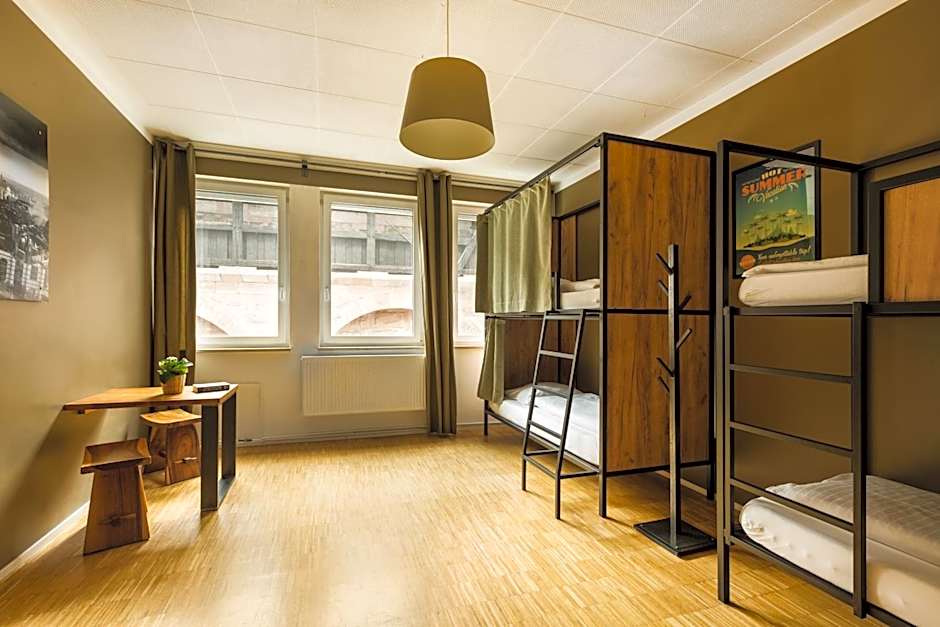 Five Reasons Hostel & Hotel