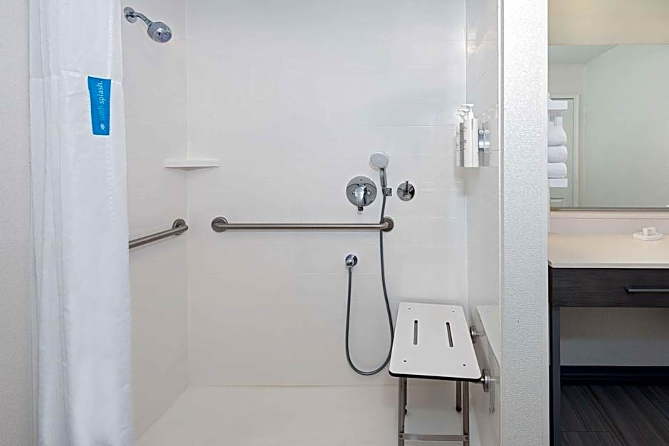 Hampton Inn By Hilton & Suites Kansas City-Country Club Plaza