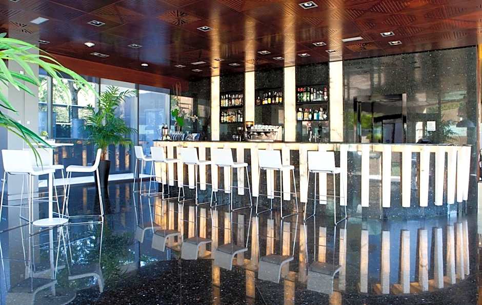 Hotel Maydrit Airport