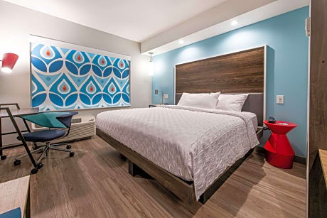 1 King Bed