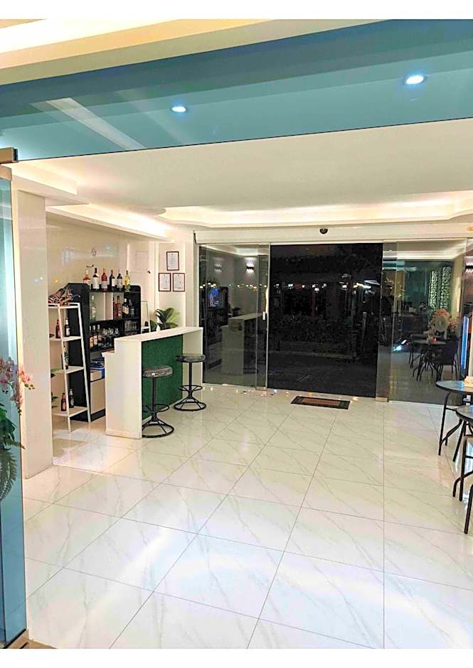 Titanic Residence-7 minute walk to the Beach