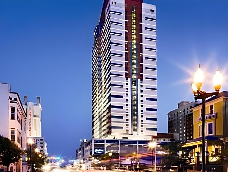 Skyline Tower by ResortShare