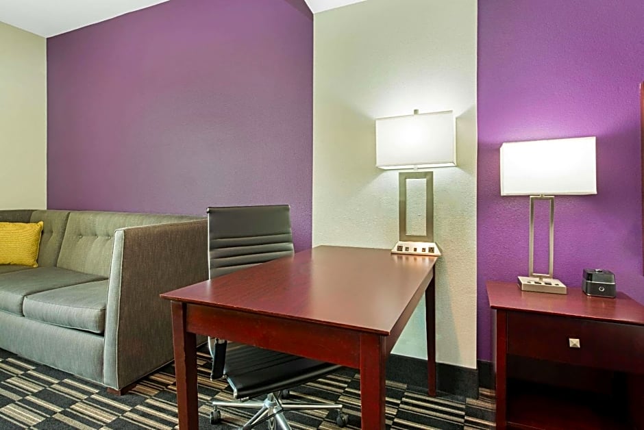 La Quinta by Wyndham Bridge City
