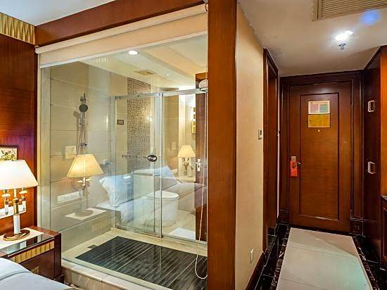 Yijian Holiday Hotel