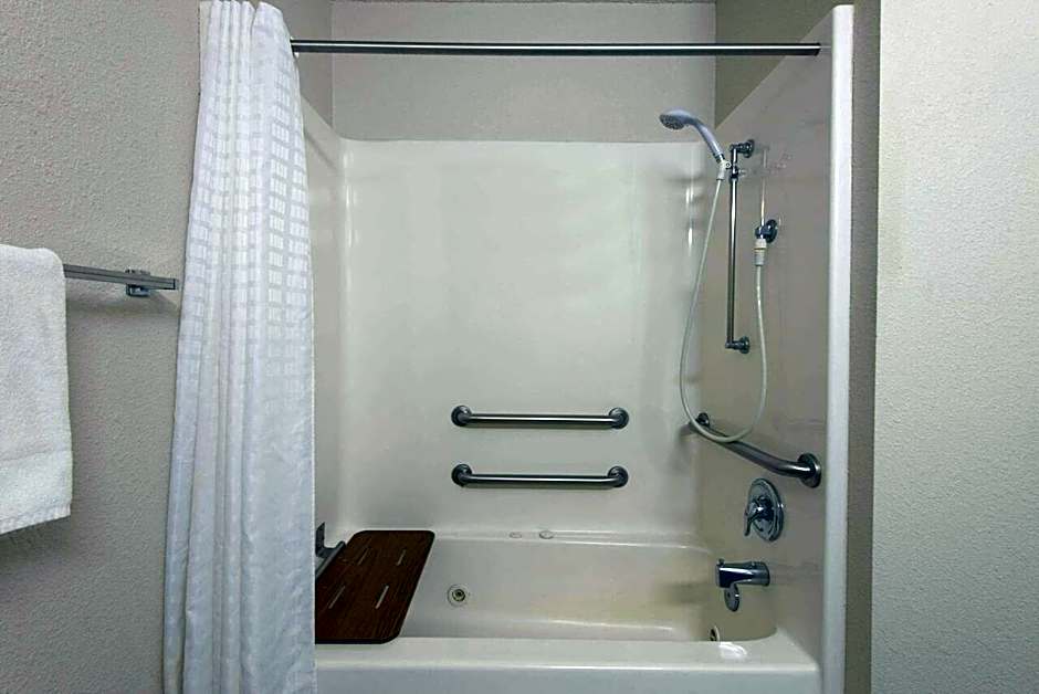 La Quinta Inn & Suites by Wyndham Erie