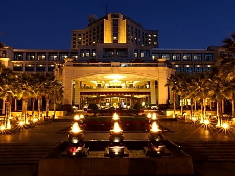 Zhongwei Green Lake Hotel Kunming