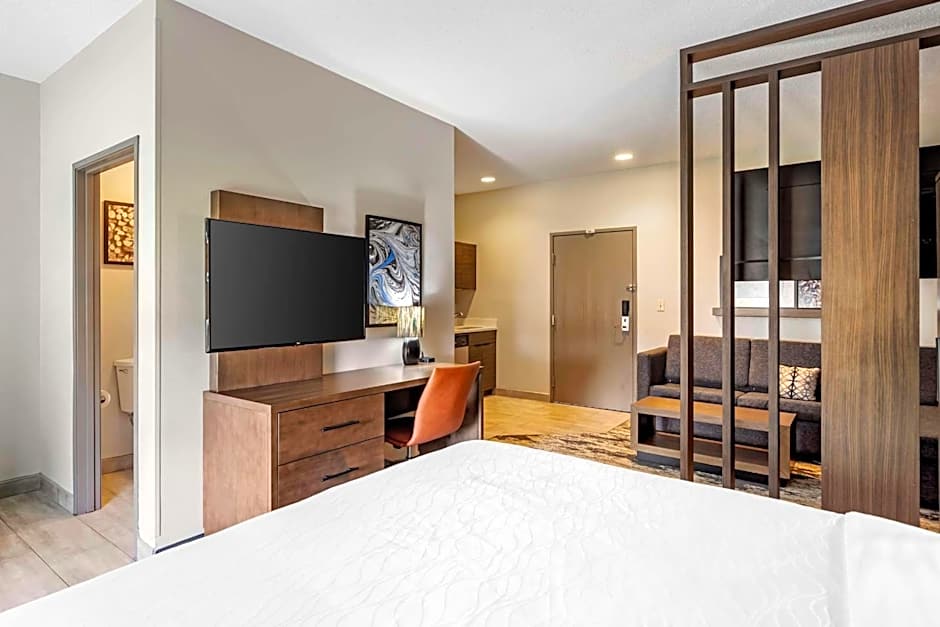 Best Western Plus Bourbonnais Hotel & Suites