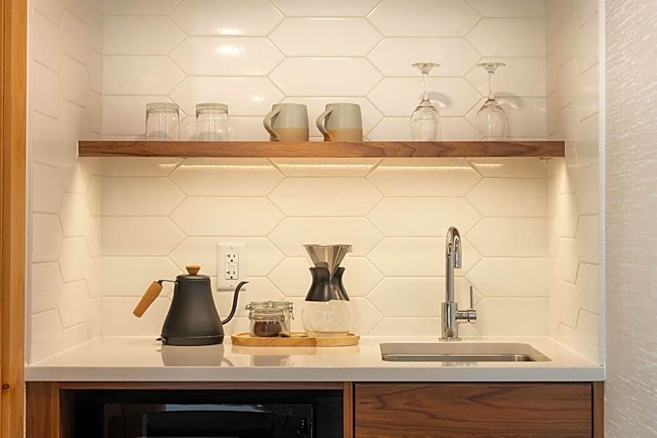 Hotel Canoe and Suites