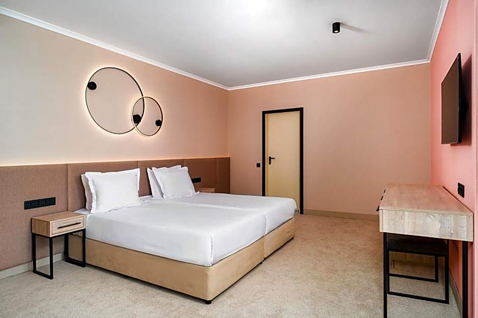 Photo 1 of 6 of Suite, City View