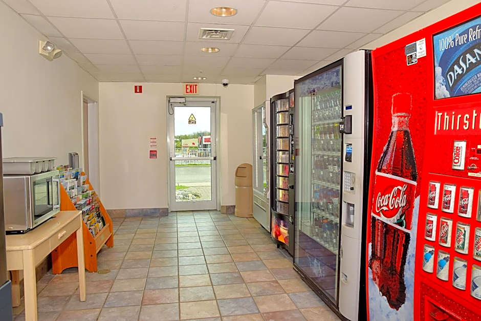 Motel 6-Whitby, ON - Toronto East