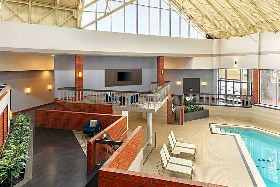Holiday Inn Oakville Centre By IHG