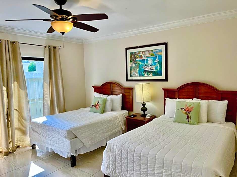 Colony Club Inn & Suites