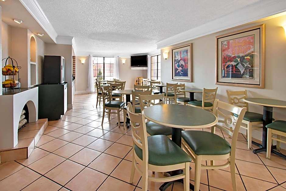 La Quinta Inn & Suites by Wyndham Albuquerque Airport