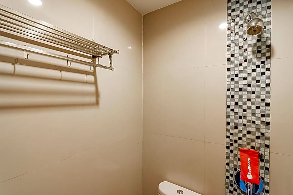 RedDoorz near Stadion Sanaman Mantikei