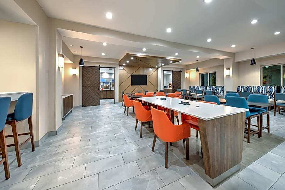 Holiday Inn Express Hotel & Suites Dallas West By IHG